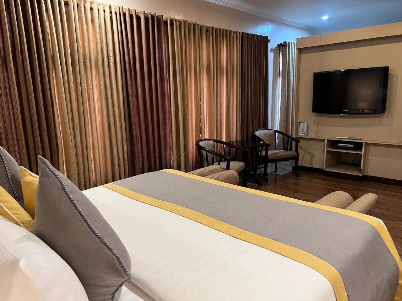 Subic Residencias Olongapo Eksteriør bilde