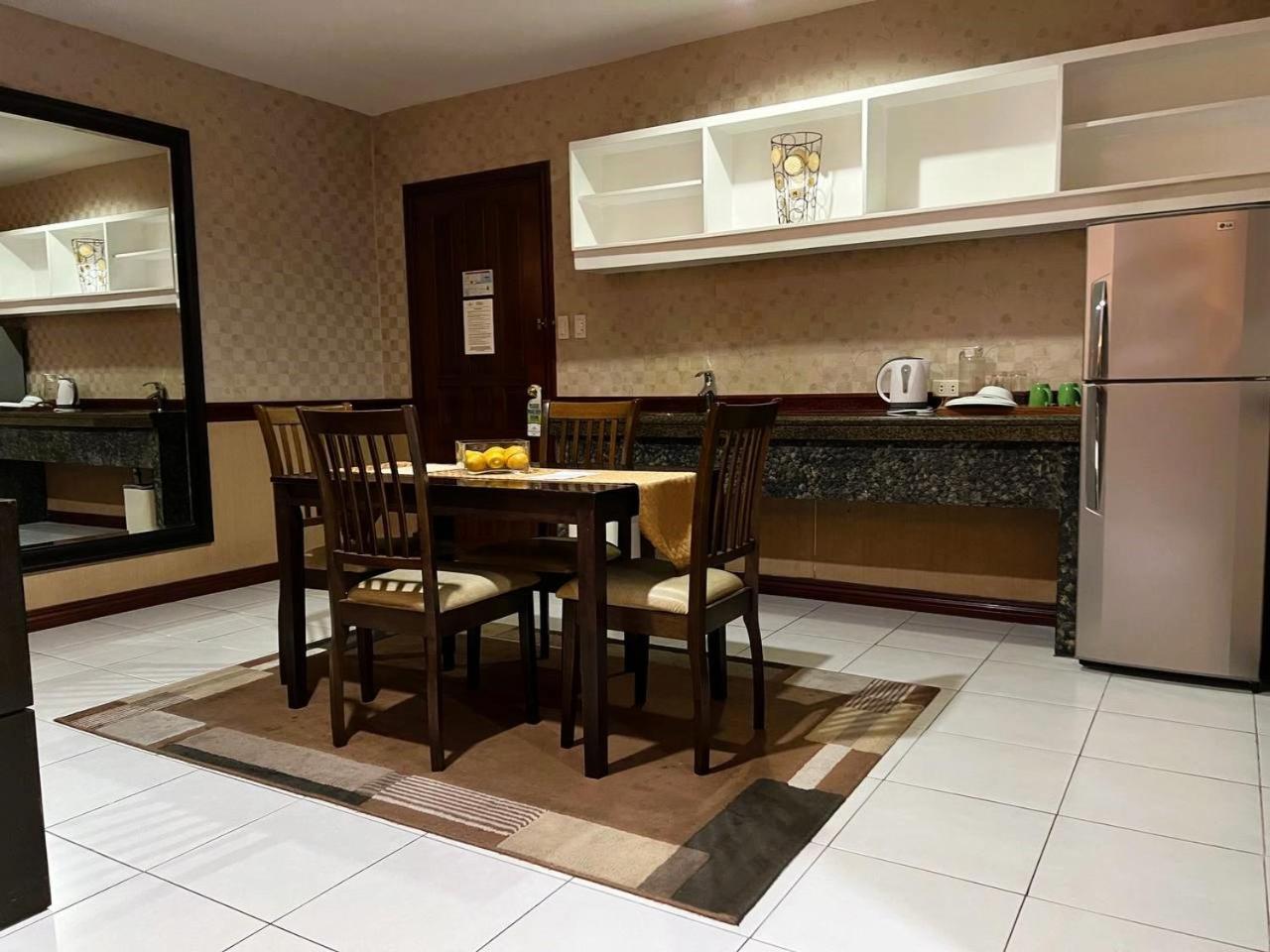 Subic Residencias Olongapo Eksteriør bilde