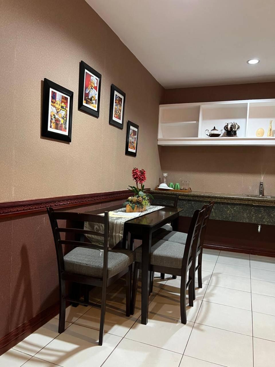 Subic Residencias Olongapo Eksteriør bilde