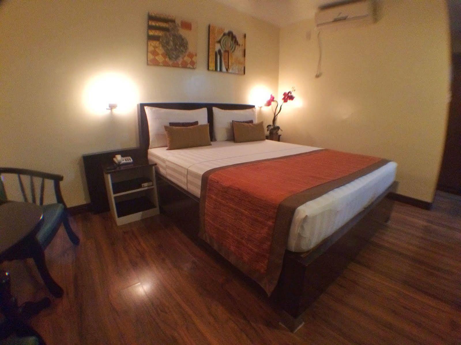 Subic Residencias Olongapo Eksteriør bilde
